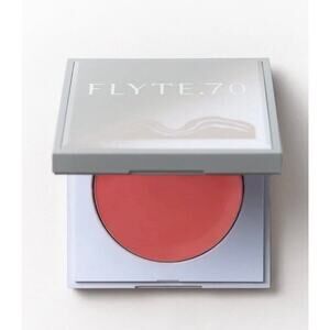 Flyte.70 HazyCheek.Crème RT$36.00  Shade: Heartbreaker